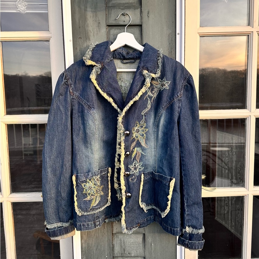 Western Montana Flowery Phoebe Buffay style Jacket 

#western #phoebebuffay